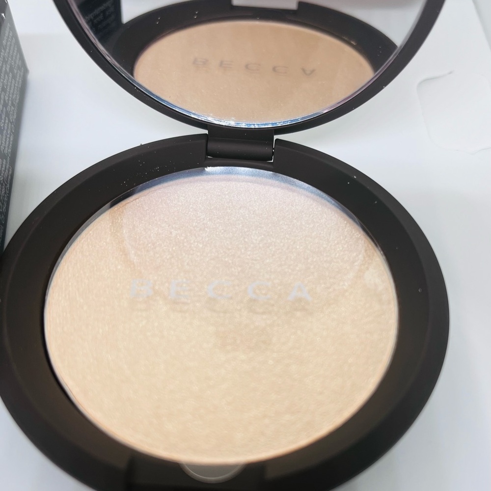 Becca Shimmering Skin Perfector- Moonstone
